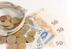 Geld-Muenzen-und-Geldscheine_Jorma-Bork-pixelio