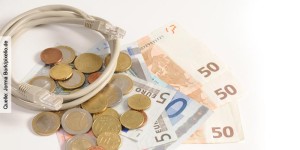 Geld-Muenzen-und-Geldscheine_Jorma-Bork-pixelio