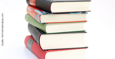 Fernstudium: Bücherstapel Quelle: Hermann/pixabay.com