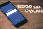 Social-Media-Check_Smartphone-facebook