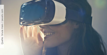 augmentedundvirtualreality_fraumitvrbrille