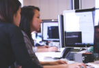 Trainee-Programme_zweiFrauenamPC