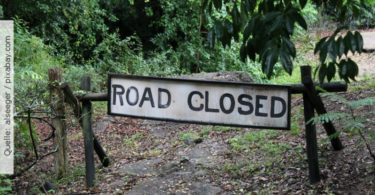 Erwartungshaltung_roadclosedsign